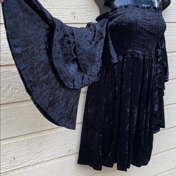 Black Off-Shoulder Whimsical Goth Bell Sleeve Velvet Mini Dress – Size M - Picture 4 of 16